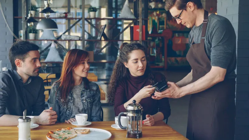 One Forgotten Wallet and the Dinner That Rewired the American Economy